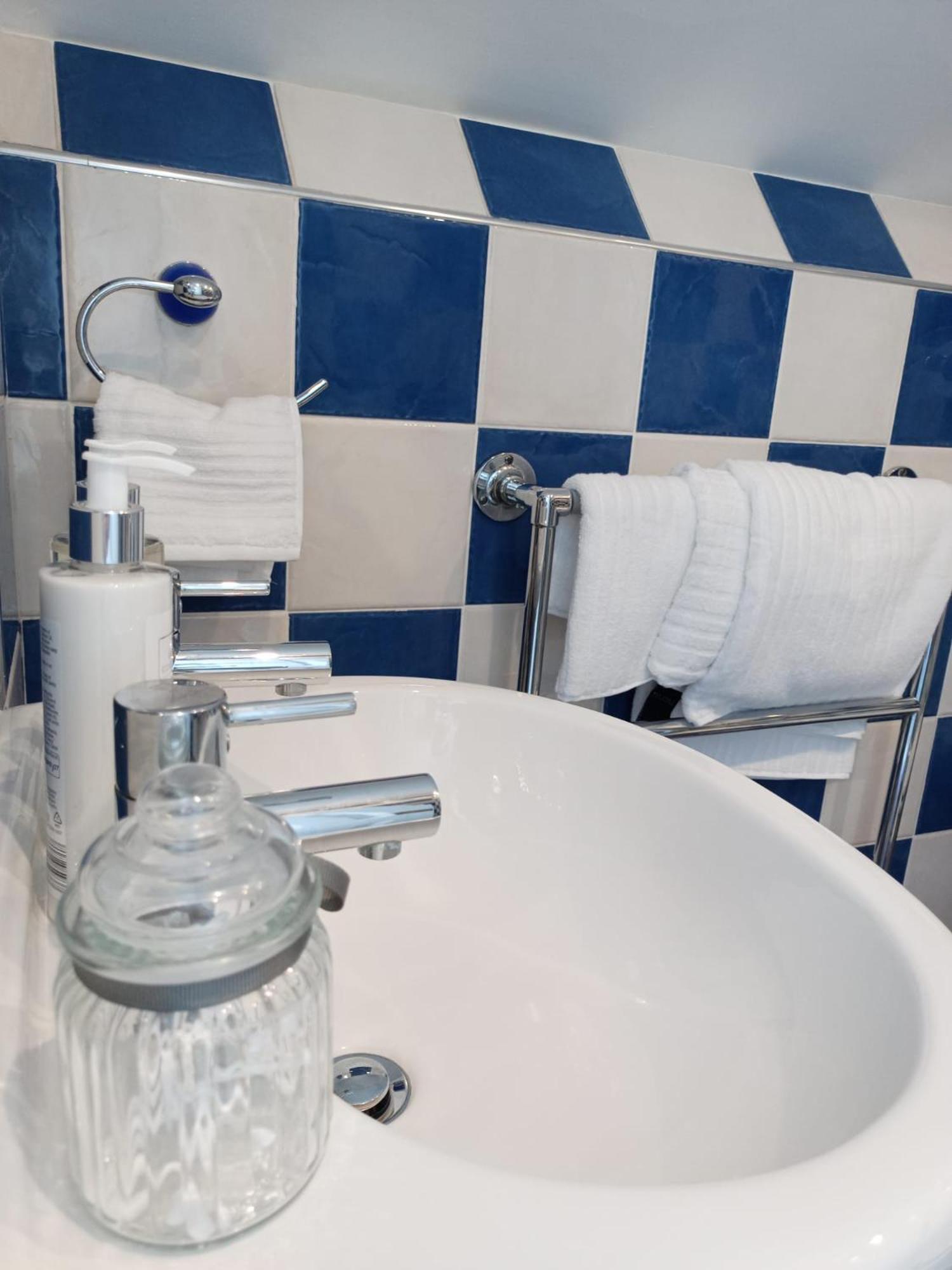 Of House Double With Free Parking In *
